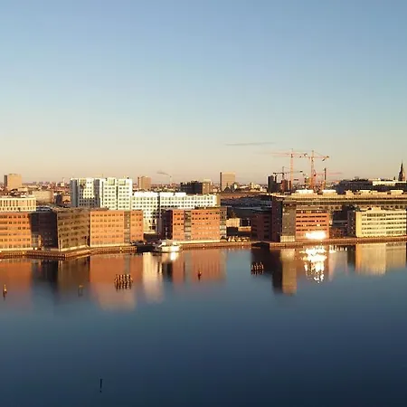 Exclusive Waterfront - 12th Floor *