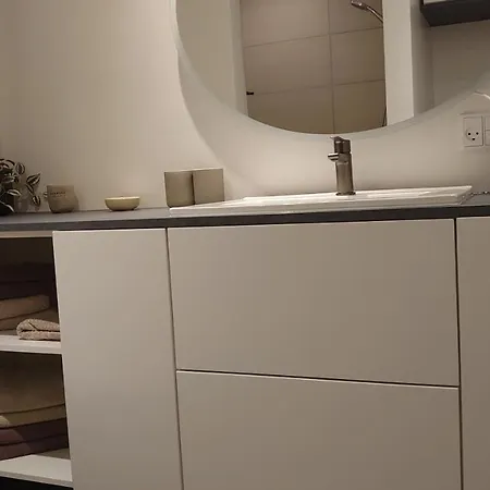 Exclusive Waterfront - 12th Floor *